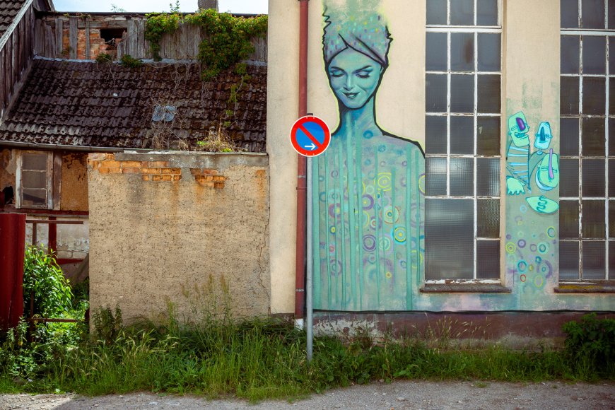 GEDANKENDUSCHE: Der zerbrochene Spiegel und die böse Stiefmutter