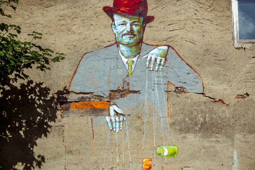 Initiativ-Wanderausstellung - Ein dynamisches Logo mit klarem Rahmen